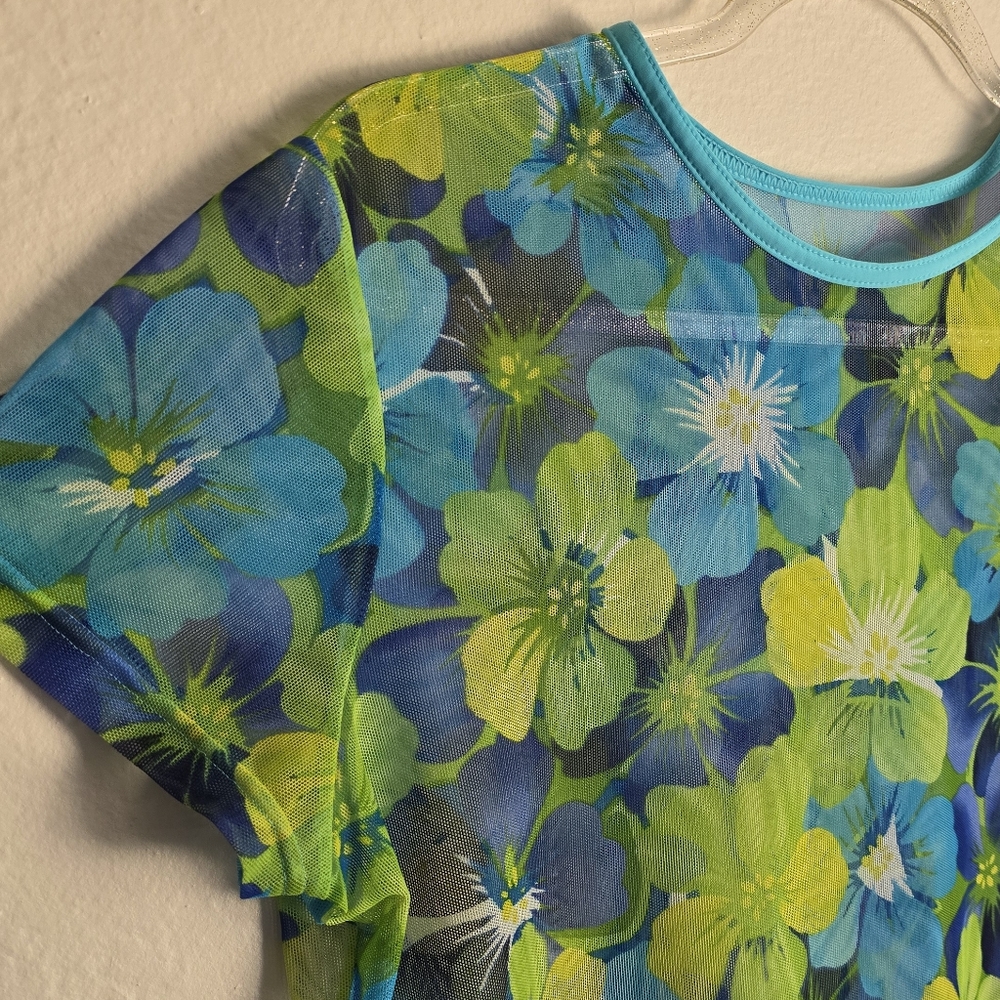 Semisheer Beach Top / Coverup - Picture 3 of 10